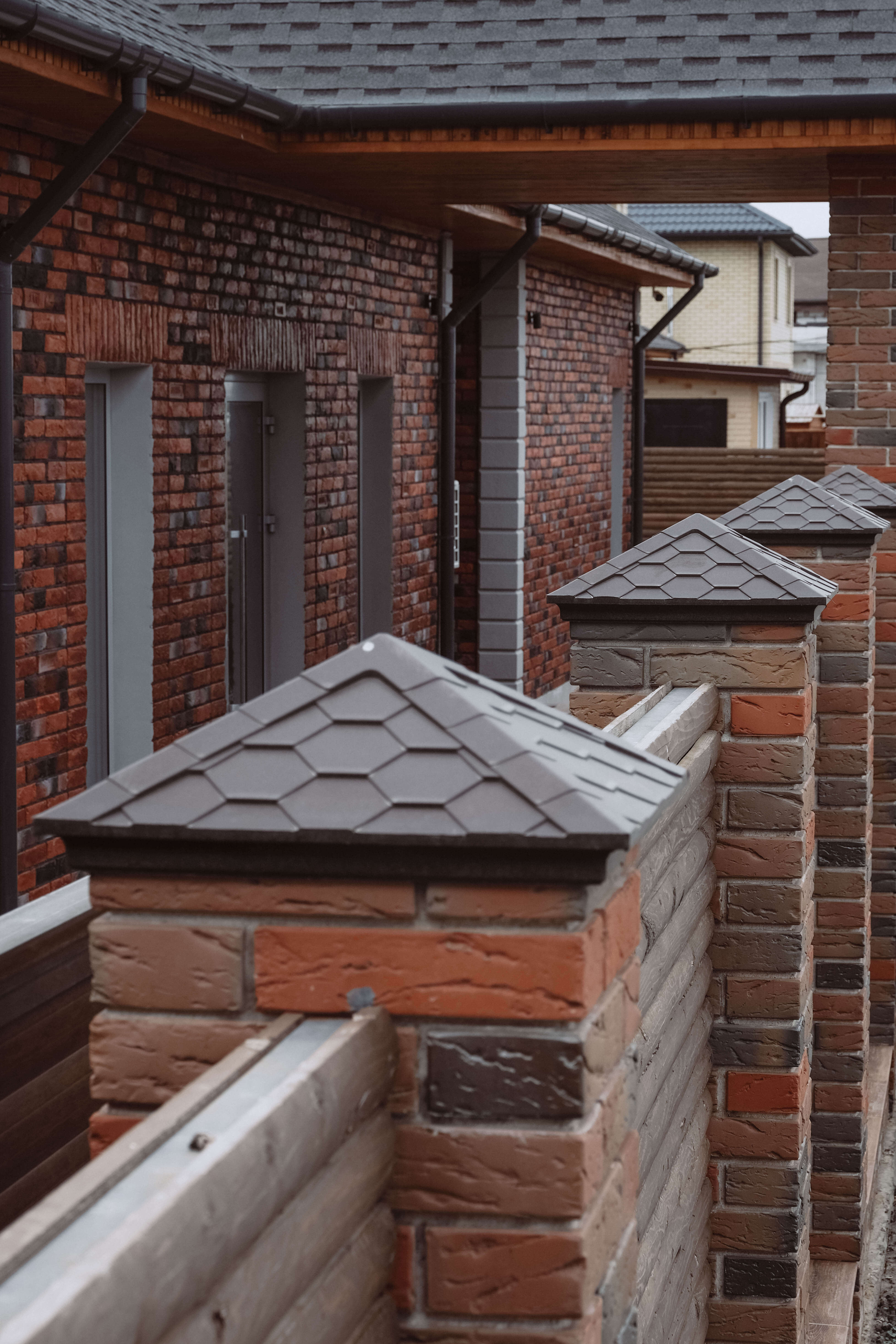 Колпак Zking Эверест Коричневый на столб 1.5х1.5 кирпича (390х390мм) в Усть-Катаве фото